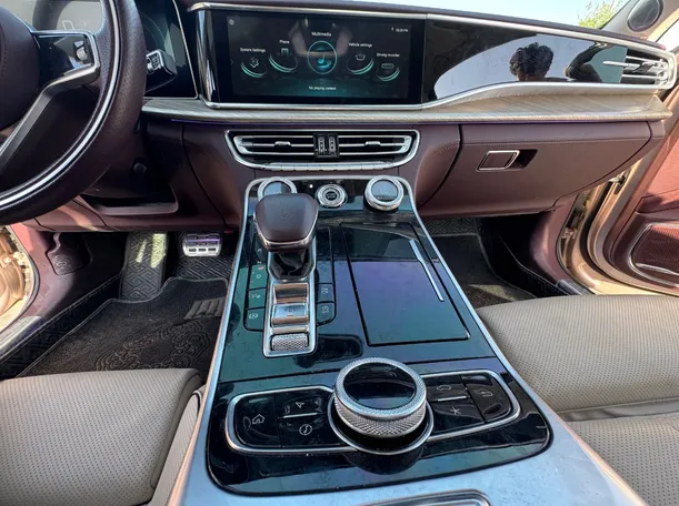 Car image 18