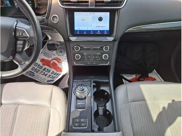 Car image 15