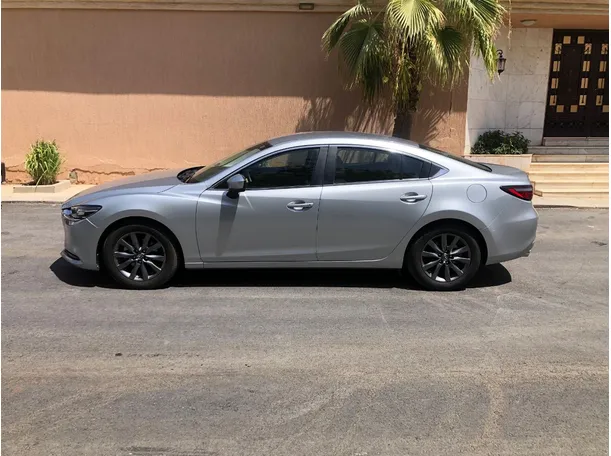 Car image 8