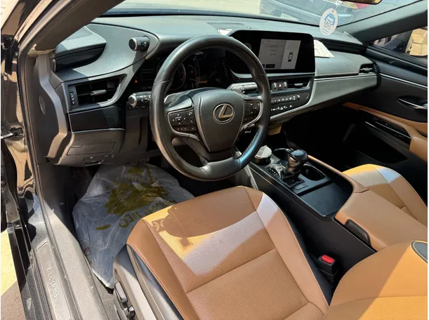 Car image 12