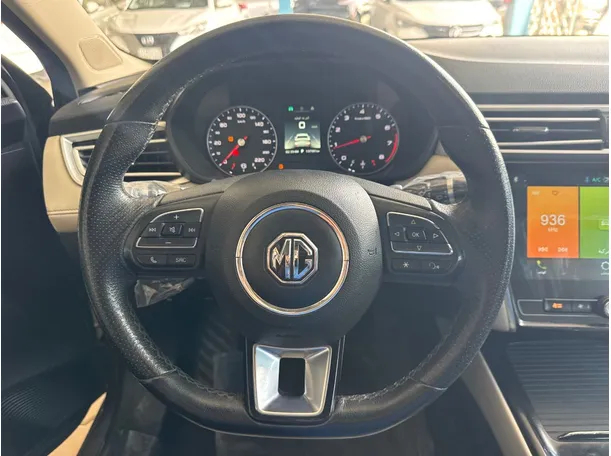 Car image 10