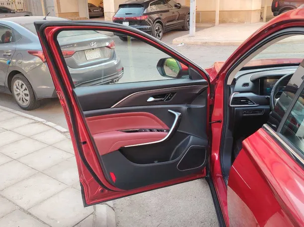 Car image 11