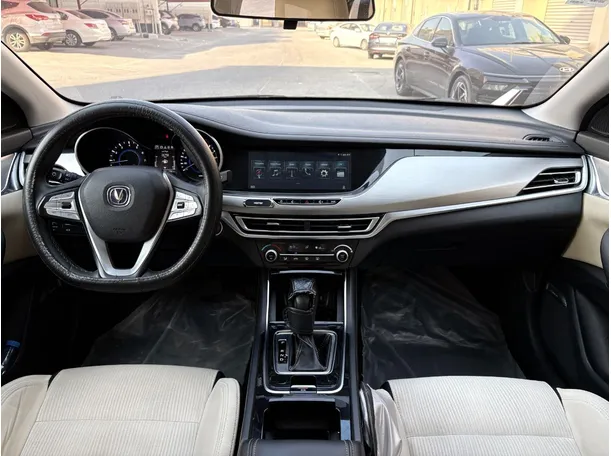 Car image 19