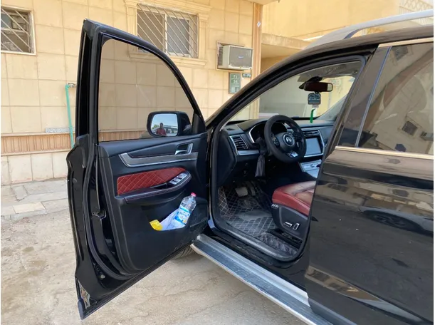 Car image 10