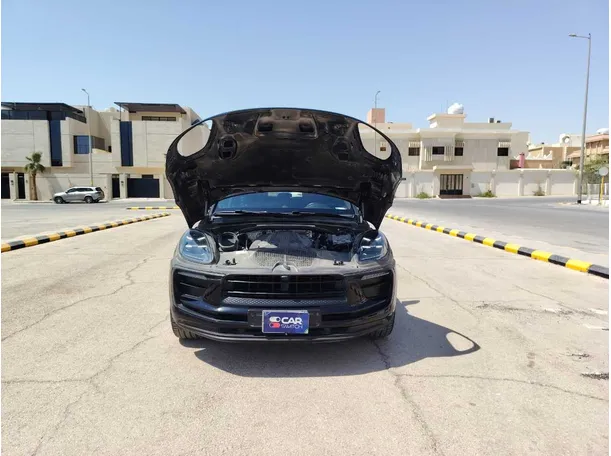 Car image 30