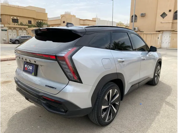 Car image 5
