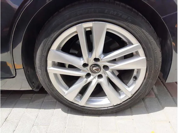 Car image 9