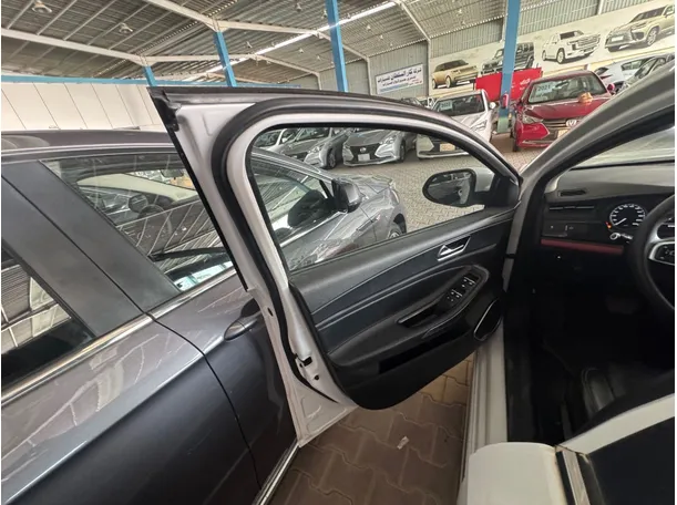 Car image 8