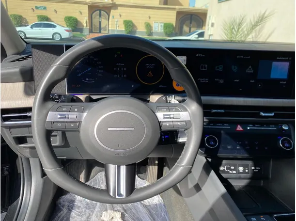 Car image 17