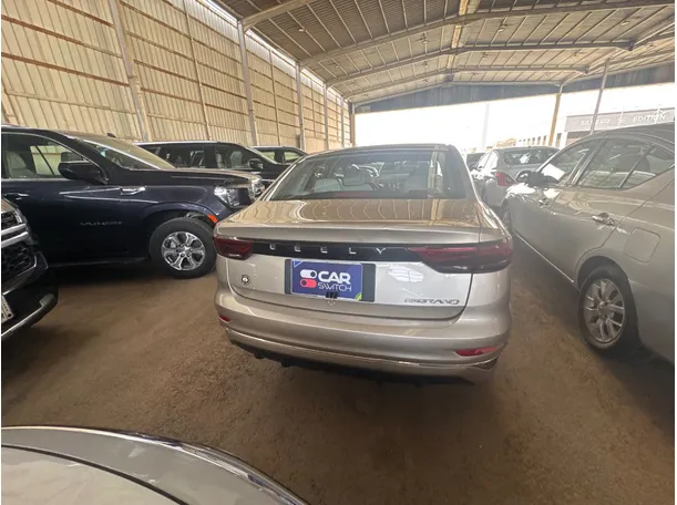 Car image 4