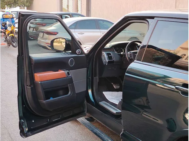 Car image 10