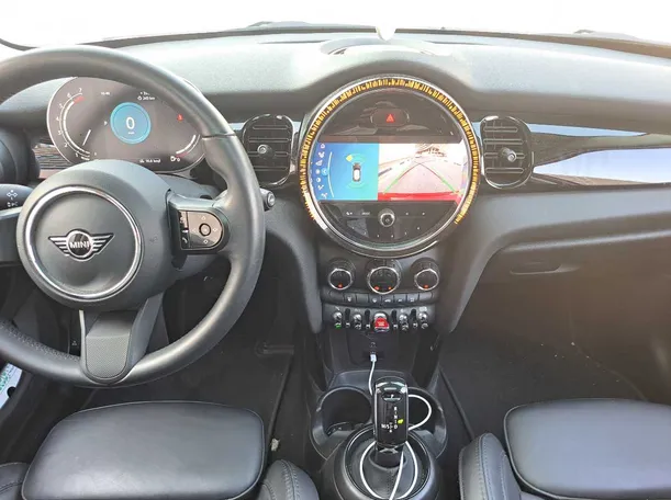 Car image 16