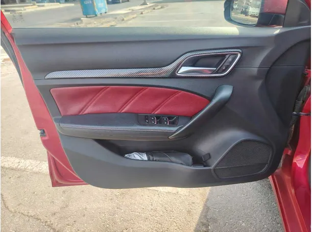 Car image 12