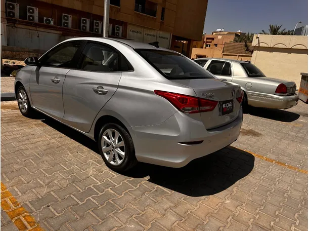 Car image 7