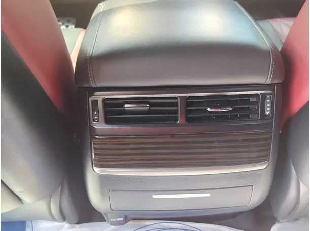 Car image 34