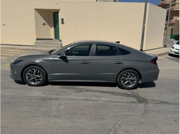 Car image 9