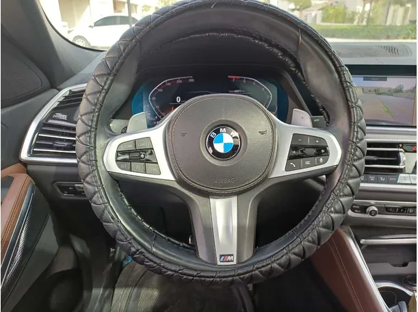 Car image 18