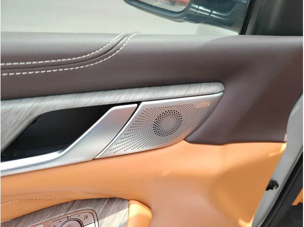 Car image 32