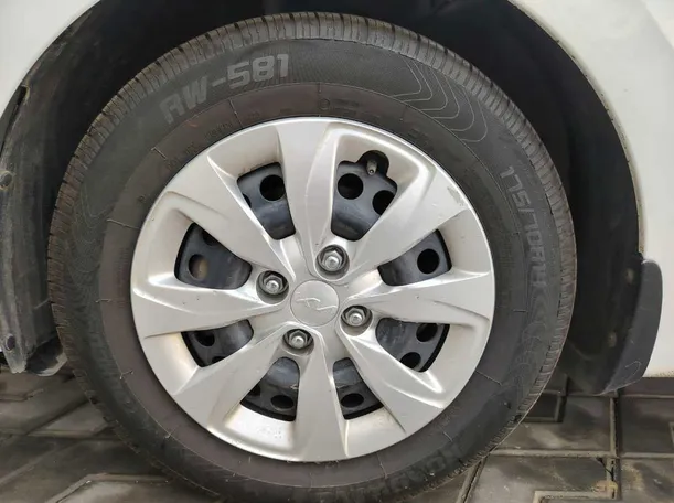 Car image 10