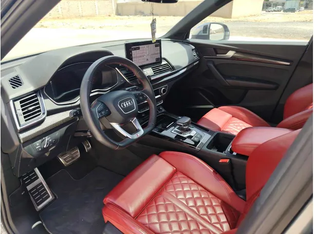 Car image 12