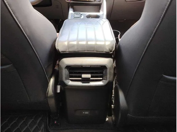 Car image 33