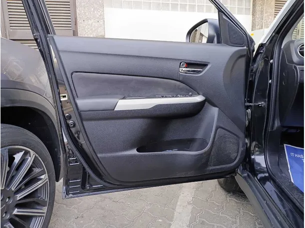 Car image 10