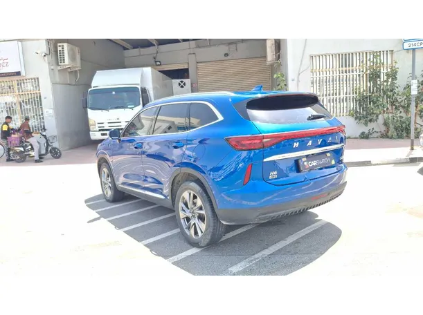 Car image 7