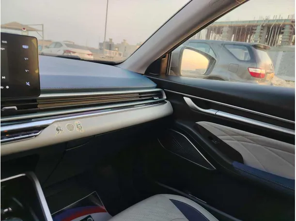 Car image 24