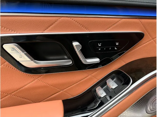 Car image 28