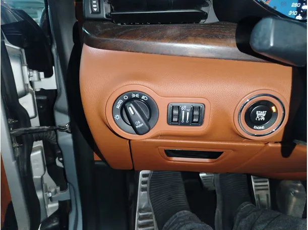 Car image 34