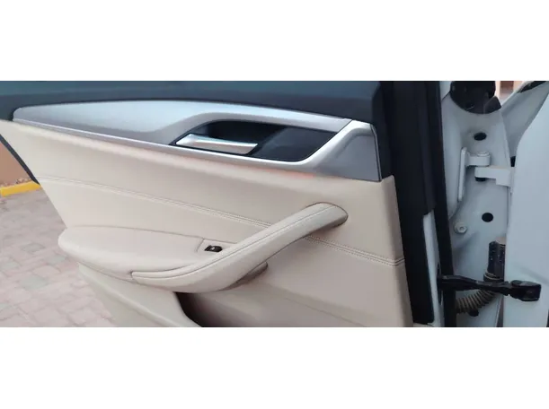 Car image 28