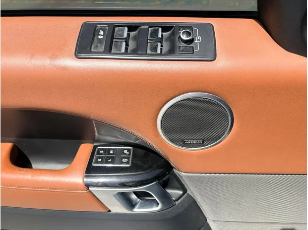 Car image 26
