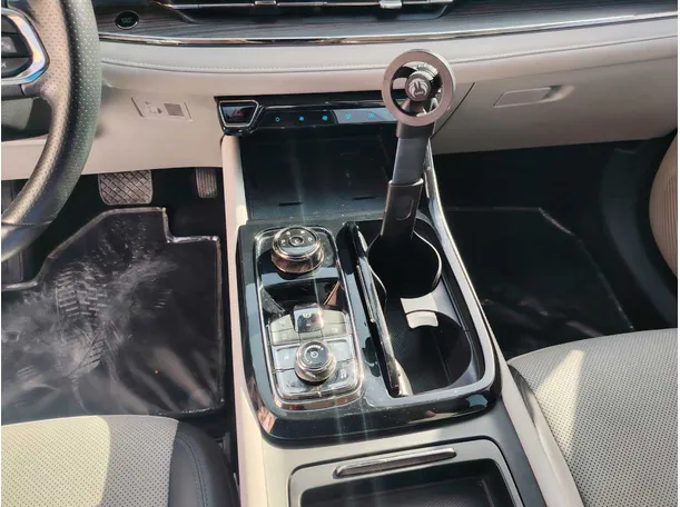 Car image 23