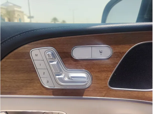 Car image 29