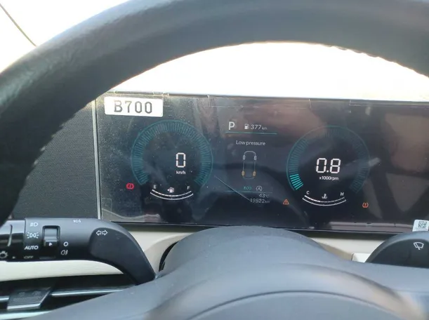 Car image 18