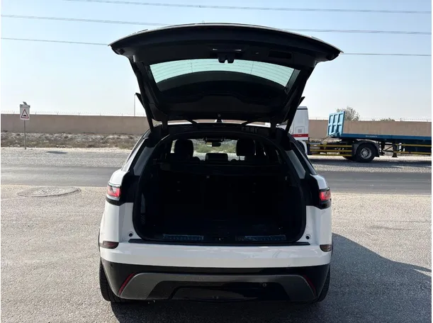 Car image 24