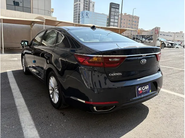 Car image 7