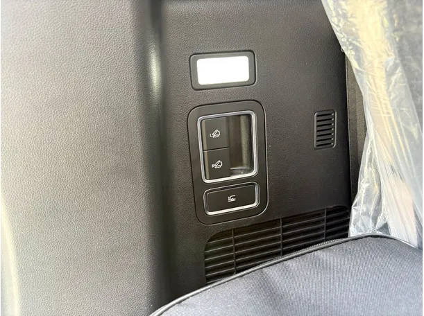 Car image 32
