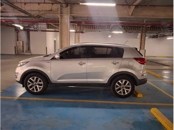 Car image 8