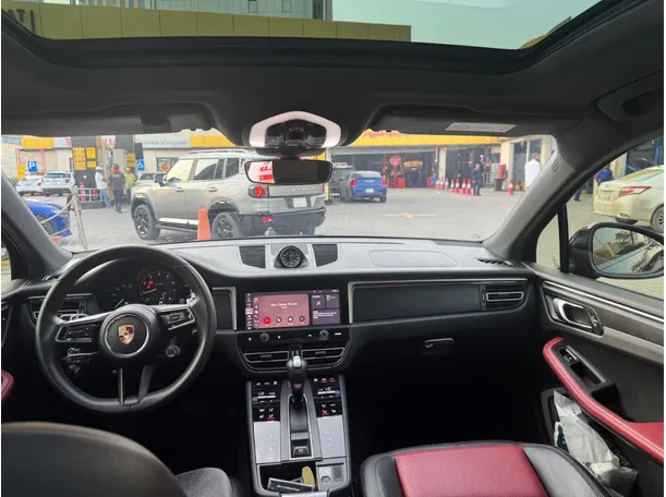 Car image 16