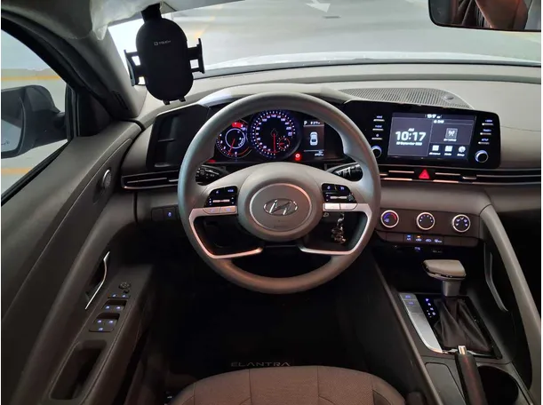 Car image 14