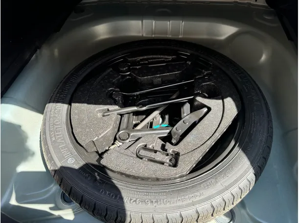 Car image 24