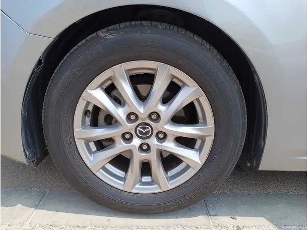 Car image 9