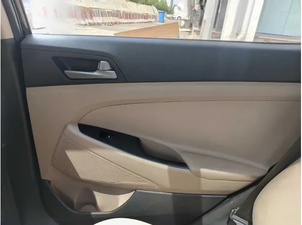 Car image 39