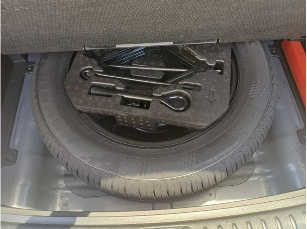 Car image 20