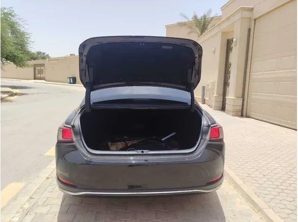 Car image 27
