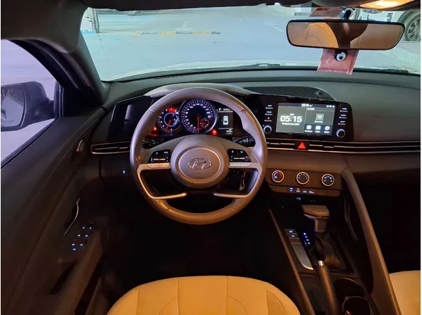 Car image 17