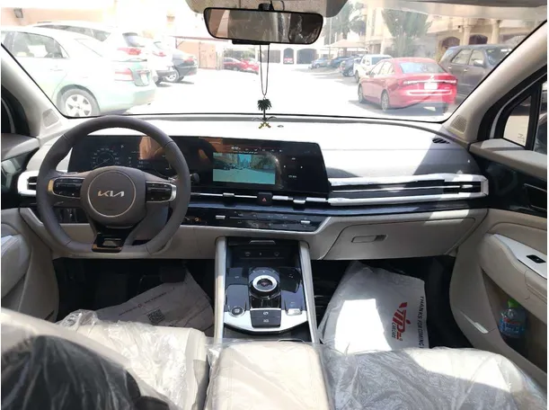Car image 20