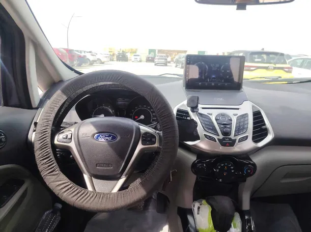 Car image 18