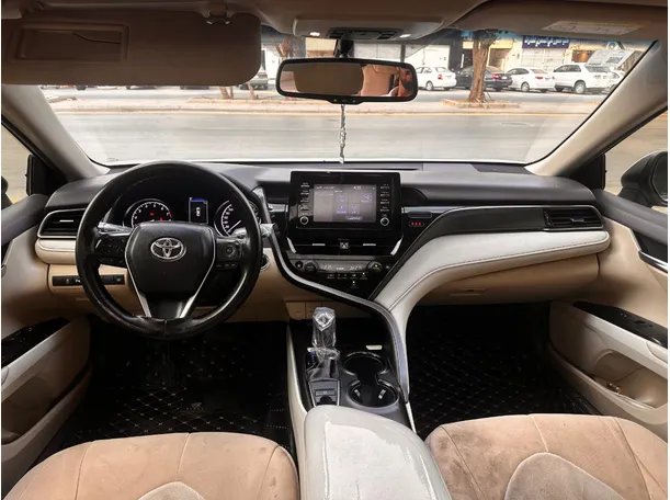 Car image 16